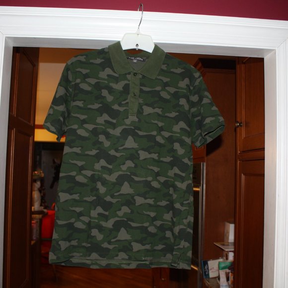Slate & Stone Men's Short Sleeve Camo Polo. Size Medium. Two Buttons. - Picture 5 of 6
